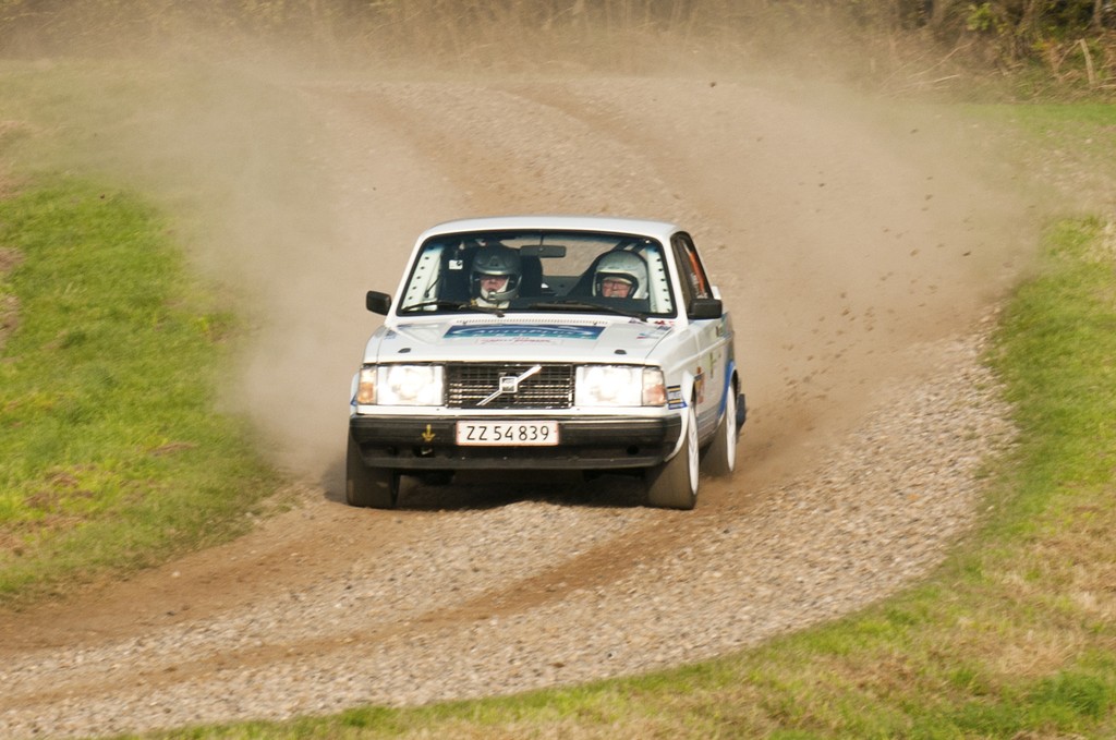Kurt Mejer og Vagn Aage Hansen mens der endnu var fart i bilen
(Foto: rallypics.dk)